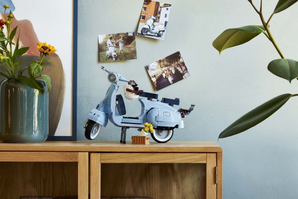 vespa-vespa-lego-gallery-1920x1080-1EDB1FA75-9762-66BA-913E-583B3CBB4E42.jpg